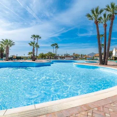 Golden Floor Ocean View Pools & Access