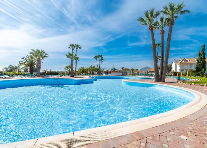 Golden Floor Ocean View Pools & Access