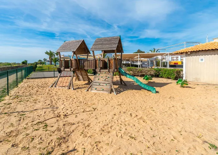 Golden Floor Ocean View Pools & Access