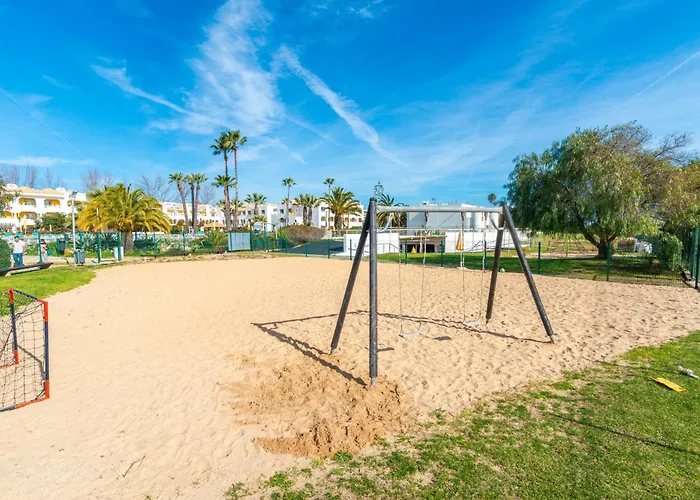 Golden Floor Ocean View Pools & Access Apartment *