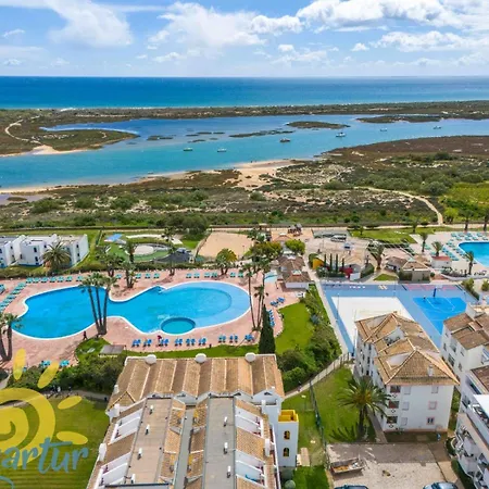 Golden Floor Ocean View Pools & Access Apartament