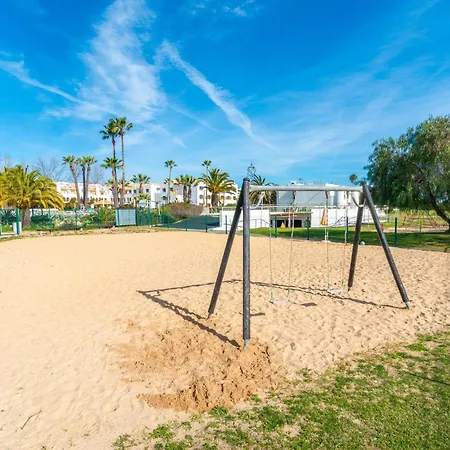 Golden Floor Ocean View Pools & Access Апартаменты *